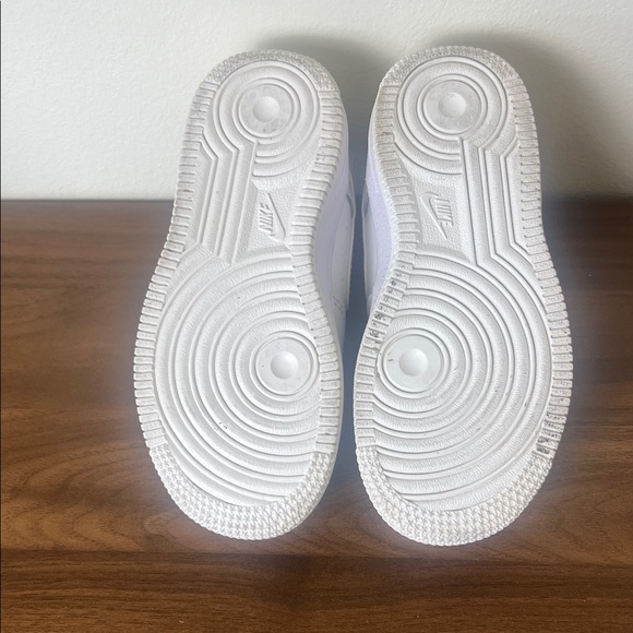 Nike Air Force 1 Kids' White Athletic Shoes size 9C - Picture 5 of 6